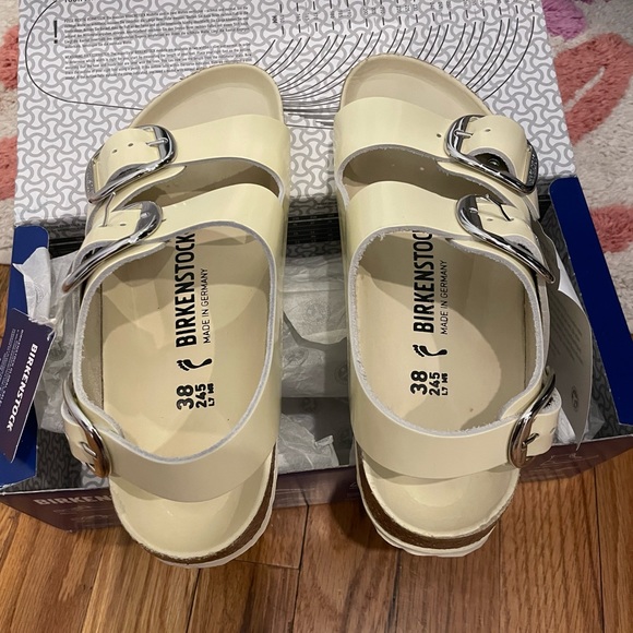 Birkenstock Milano Big Buckle Natural Leather Patent in cream NWT - Picture 9 of 9